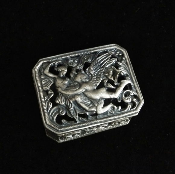 Angel scene trinket box pewter color - Picture 2 of 3